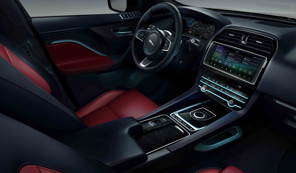 Салон автомобиля Jaguar F-Pace Chequered Flag 2019 года
