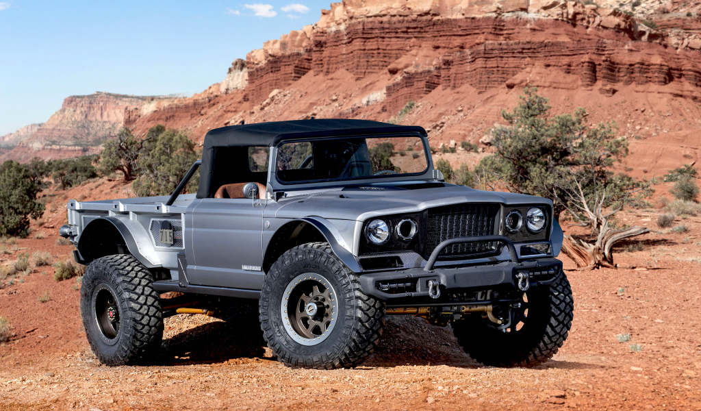 Пикап Jeep M-715 Five-Quarter 2019 года на фоне гор