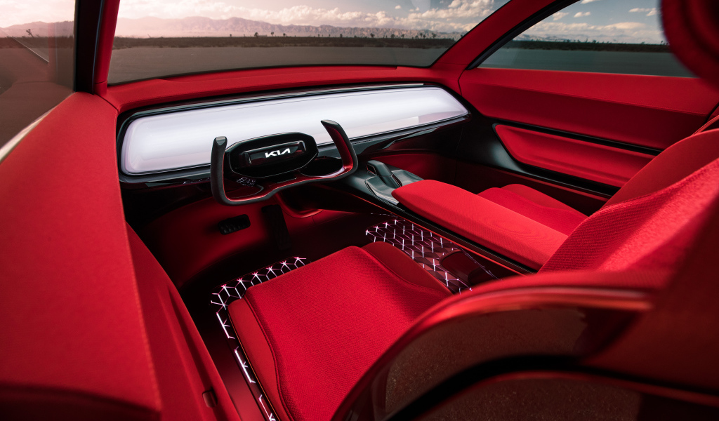 Красный салон автомобиля Kia Habaniro