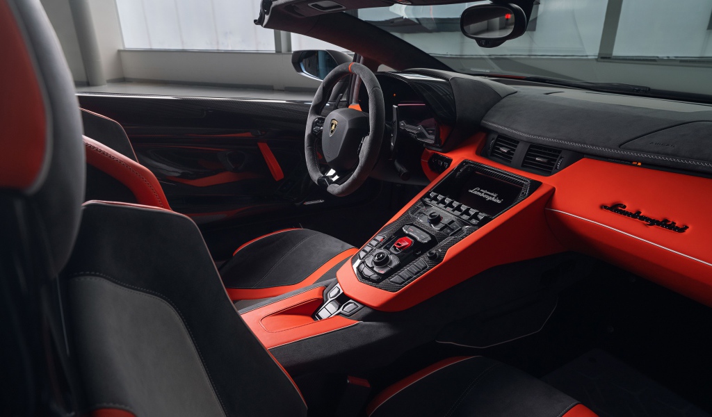 Салон автомобиля Lamborghini Aventador SVJ 63 Roadster 2020 года