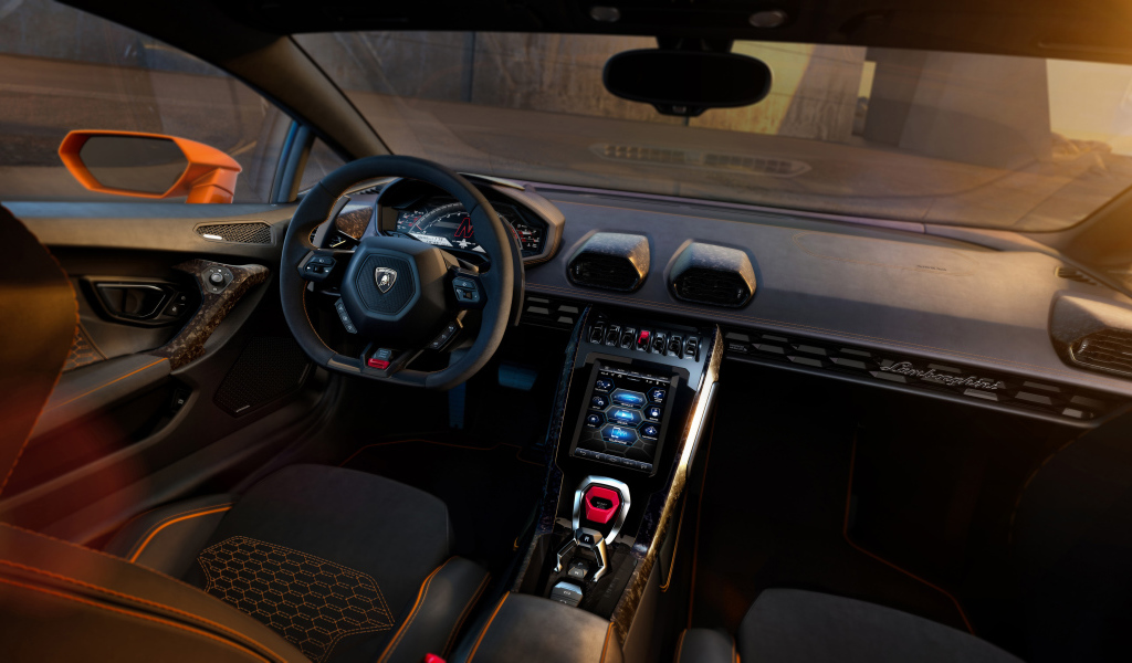 Кожаный салон автомобиля Lamborghini Huracan EVO 2019 года