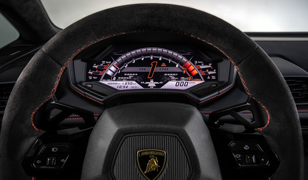 Руль дорого автомобиля Lamborghini Huracan