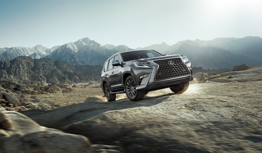 Внедорожник Lexus GX 460, 2020 года в горах 