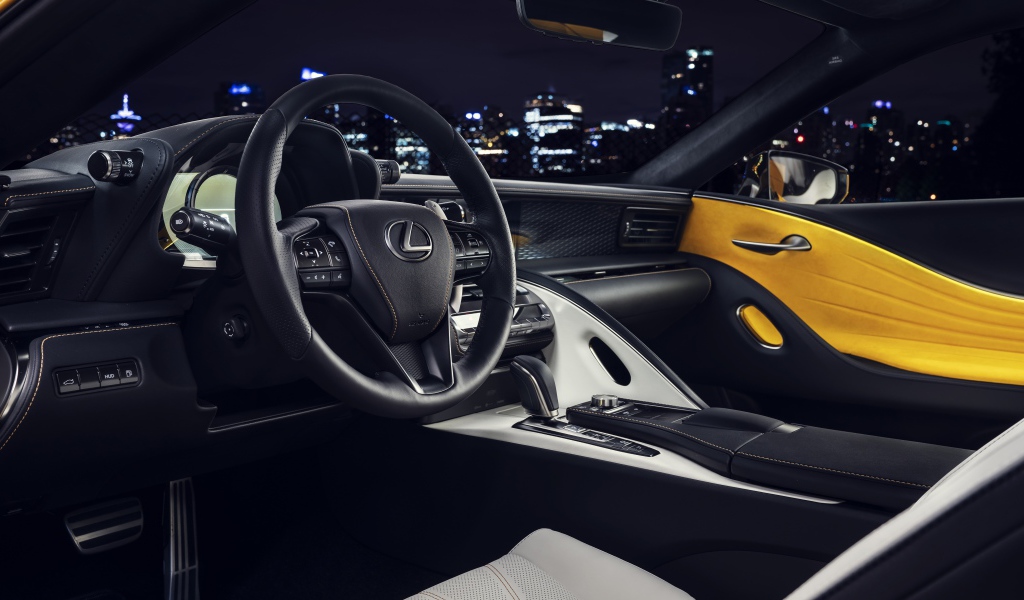 Салон автомобиля Lexus LC 500, 2019 года