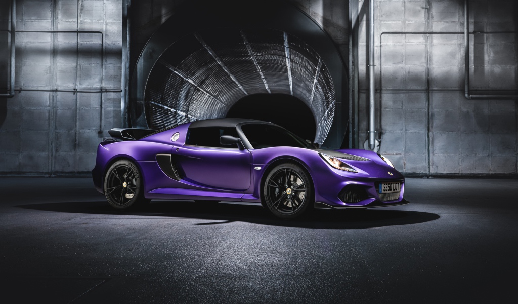 350 lilac car Lotus Exige Sport at the tunnel