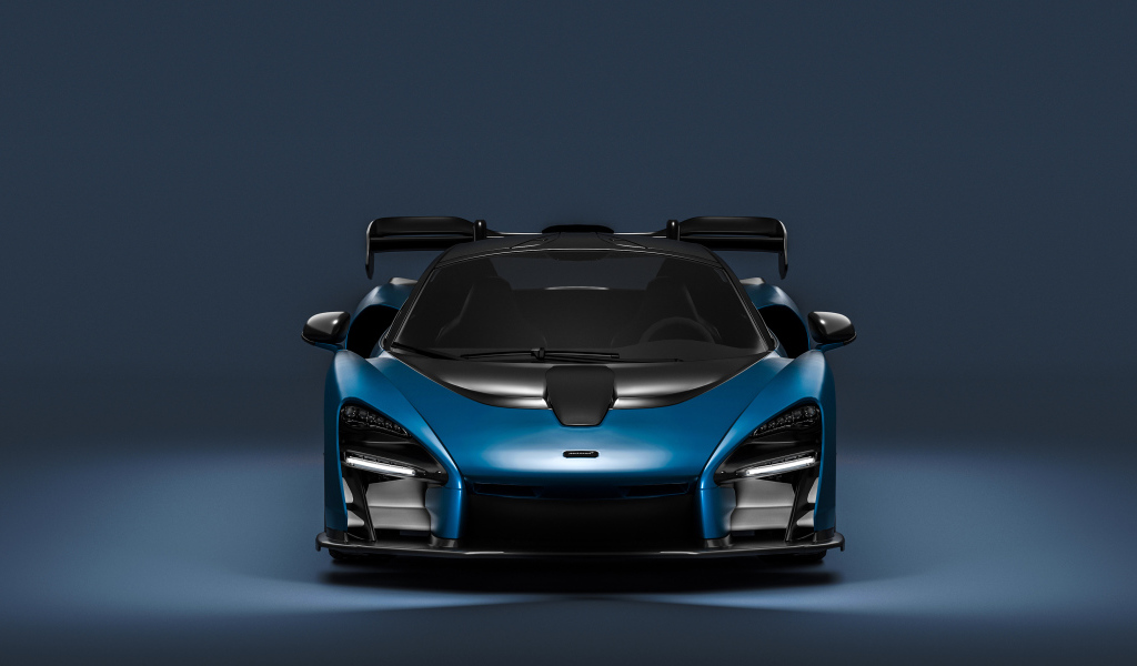 Синий спортивный автомобиль McLaren Senna CGI  вид спереди