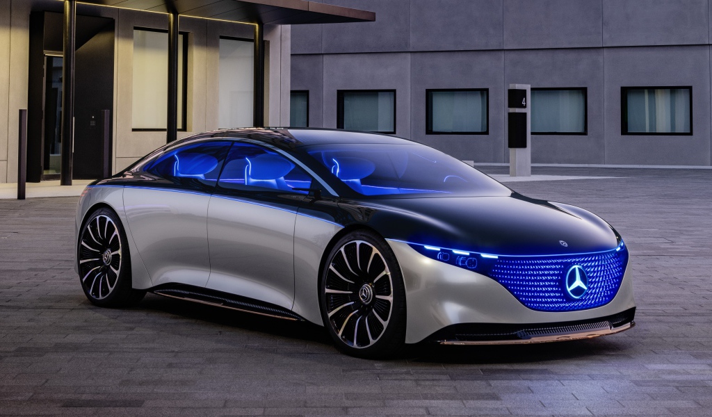 Автомобиль Mercedes-Benz Vision EQS 2019 года у дома