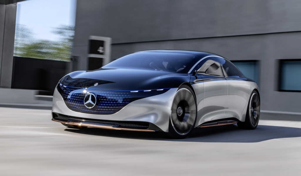 Автомобиль Mercedes-Benz Vision EQS 2019 года у серого здания