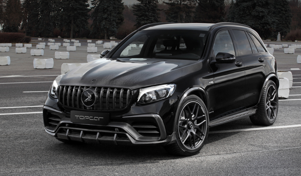 Черный автомобиль Mercedes-AMG GLC-Klasse Inferno 