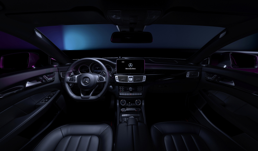 Черный кожаный салон автомобиля Mercedes-Benz CLS 