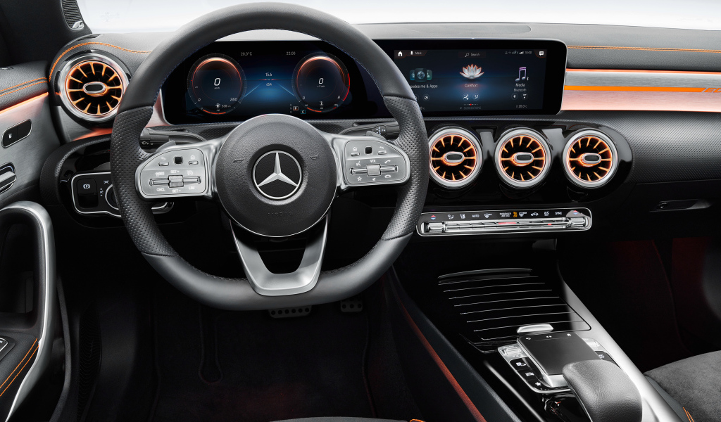 Салон автомобиля Mercedes-Benz CLA 250, 2019 года 