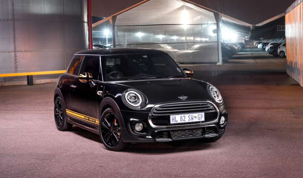 Черный MINI Cooper 1499 GT 2018 года
