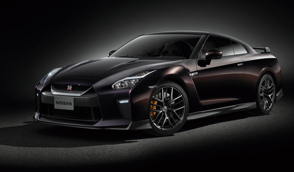 Автомобиль Nissan GT-R Naomi Osaka 2019 на сером фоне