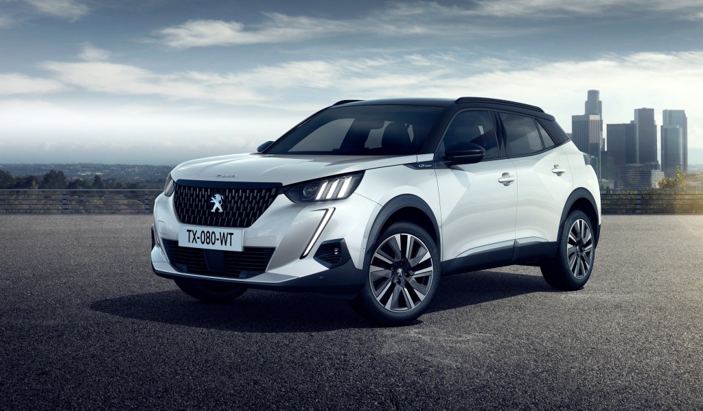 Стильный серебристый внедорожник Peugeot 2008 GT Line, 2019 года