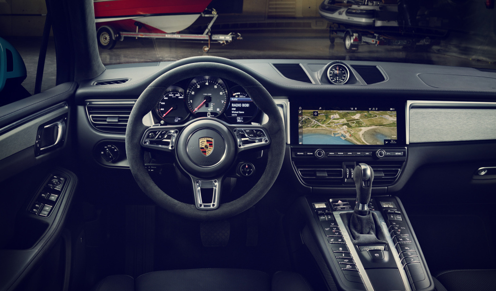 Красивый салон автомобиля Porsche Macan 2019 года