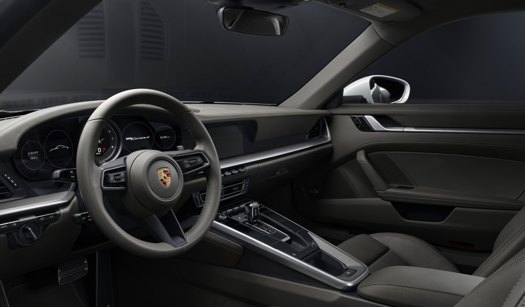 Черный салон автомобиля Porsche 911 Carrera 4 2019  года