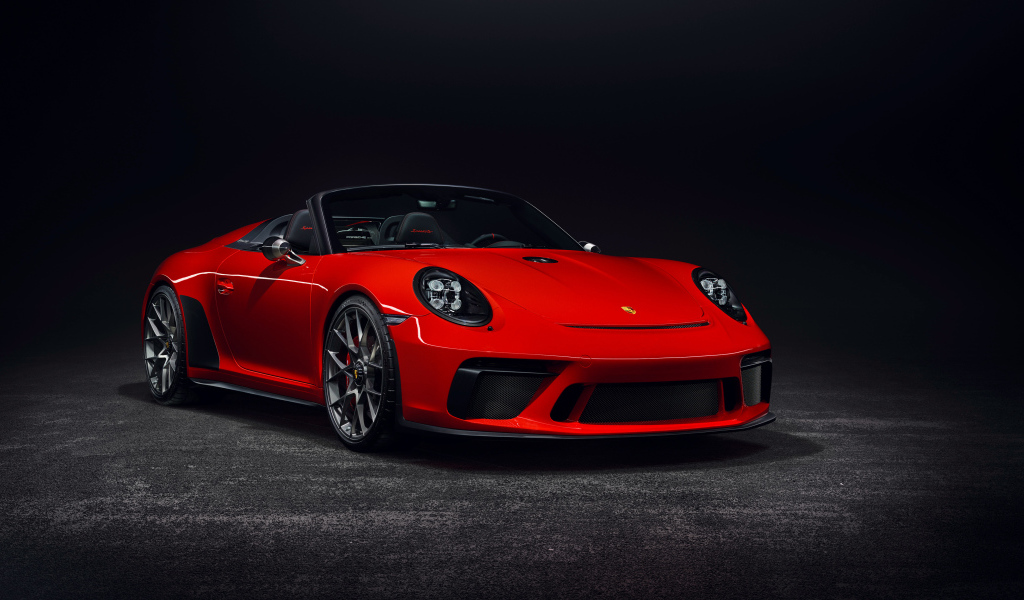 Красный кабриолет Porsche 911  на сером фоне