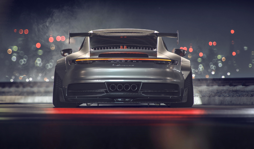 Серебристый спортивный автомобиль Porsche 911 GT, вид сзади