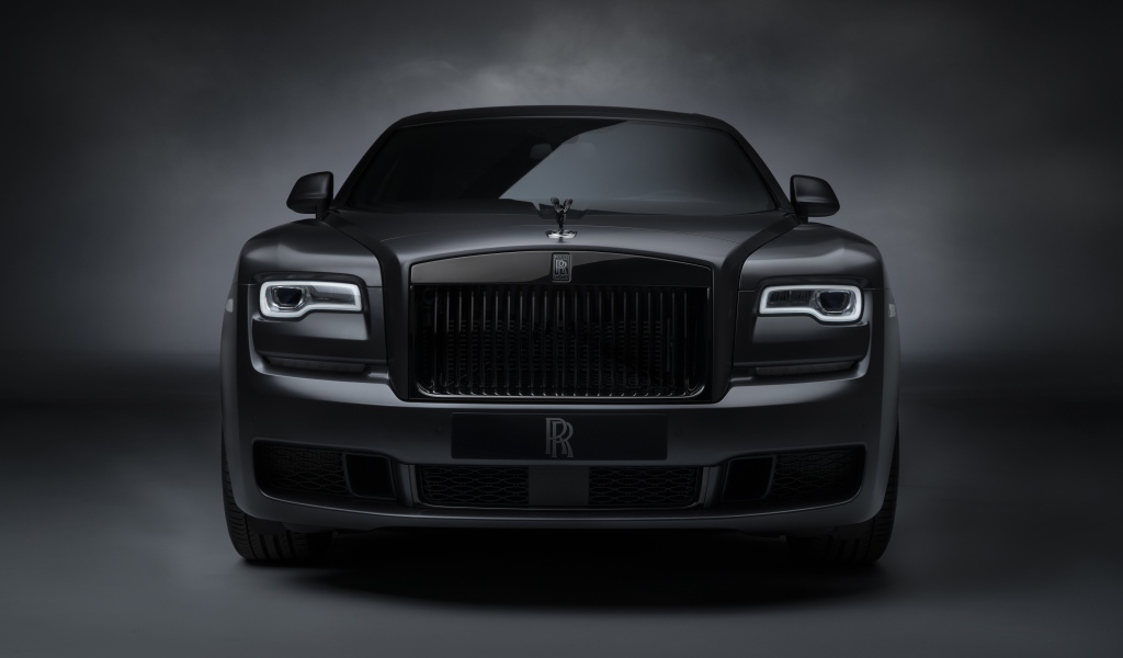 Автомобиль Rolls-Royce Ghost, 2019 года вид спереди