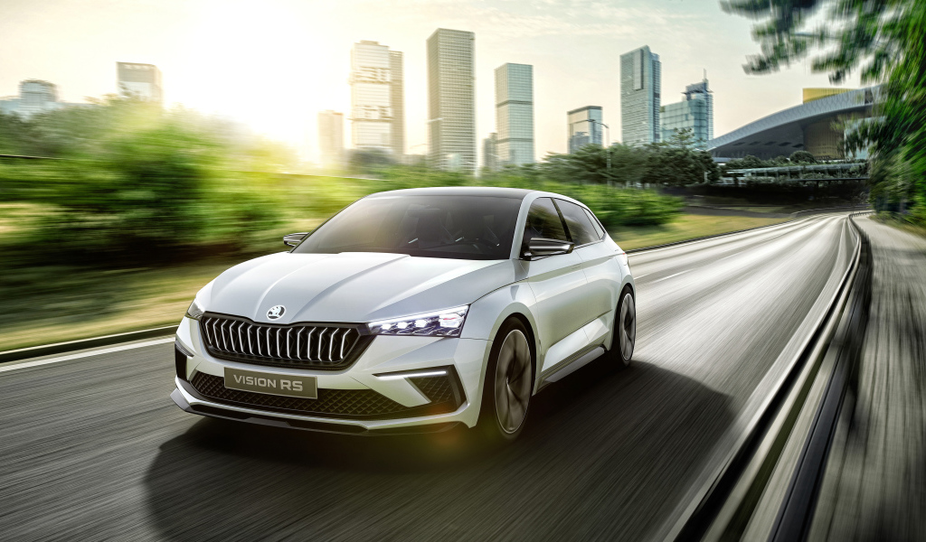 Автомобиль Skoda Vision RS 2018 года на трассе 