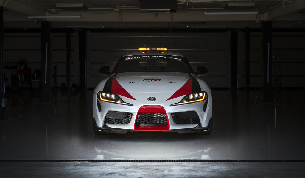 Автомобиль Toyota GR Supra Safety Car, 2019 года в гараже