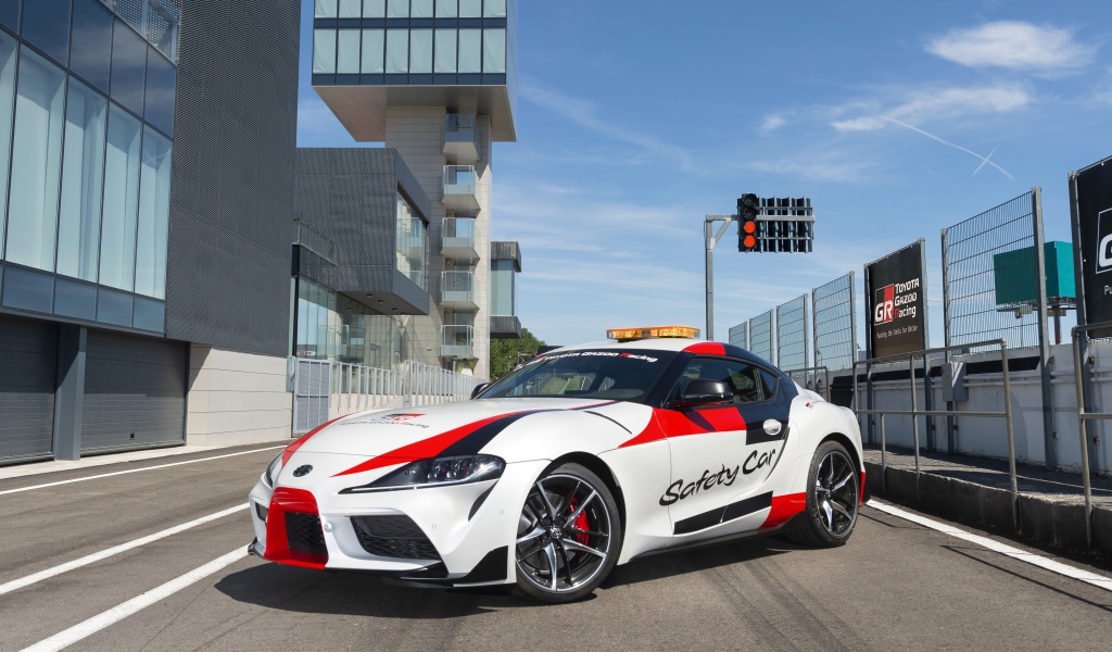 Автомобиль Toyota GR Supra Safety Car, 2019 года на улице