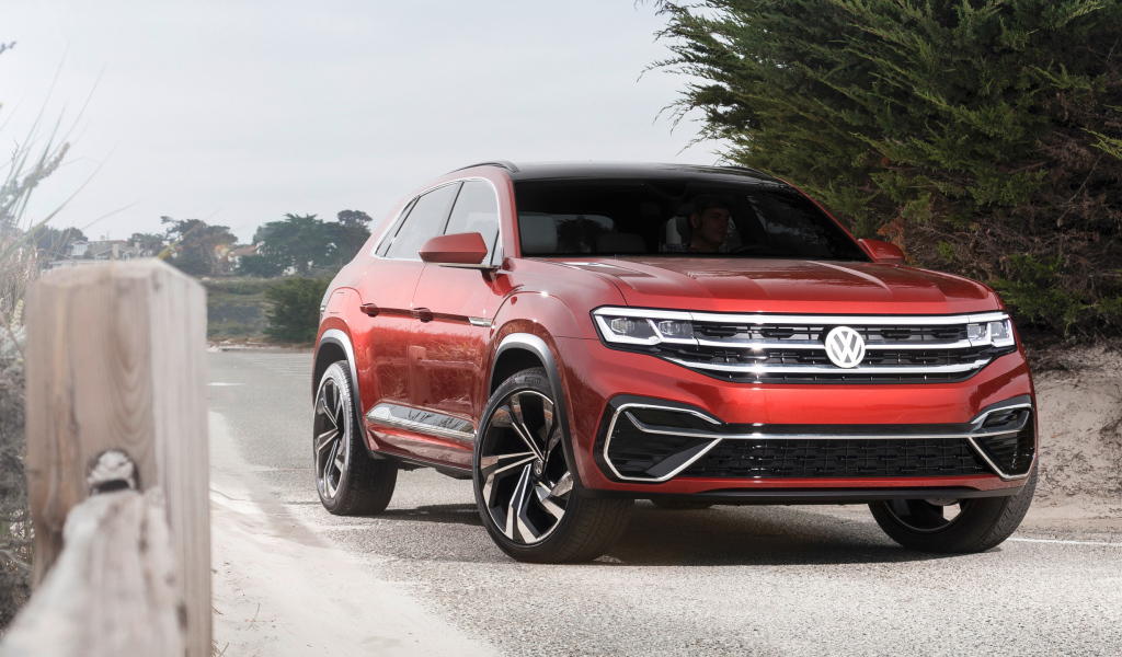 Красный внедорожник Volkswagen Atlas 2018 года