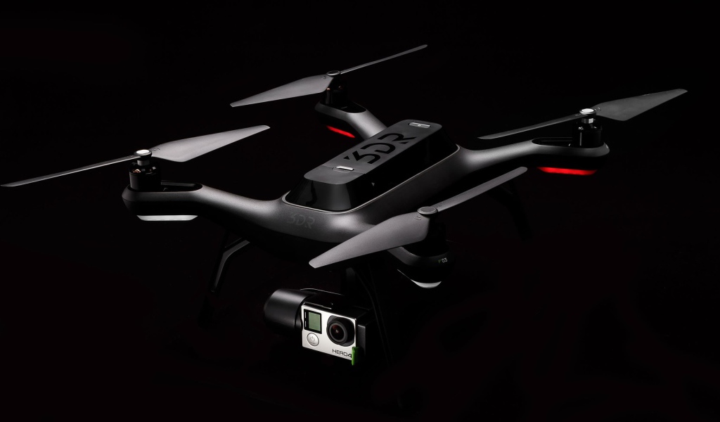 Квадрокоптер 3DR Solo на черном фоне