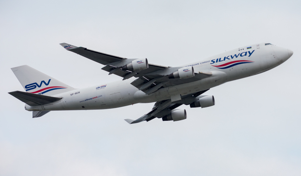 Пассажирский Boeing 747-400F авиакомпании  Silk Way в небе