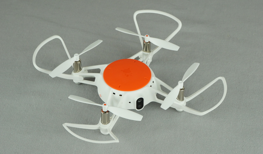 Квадрокоптер Xiaomi MiTu Minidrone 720P на сером фоне