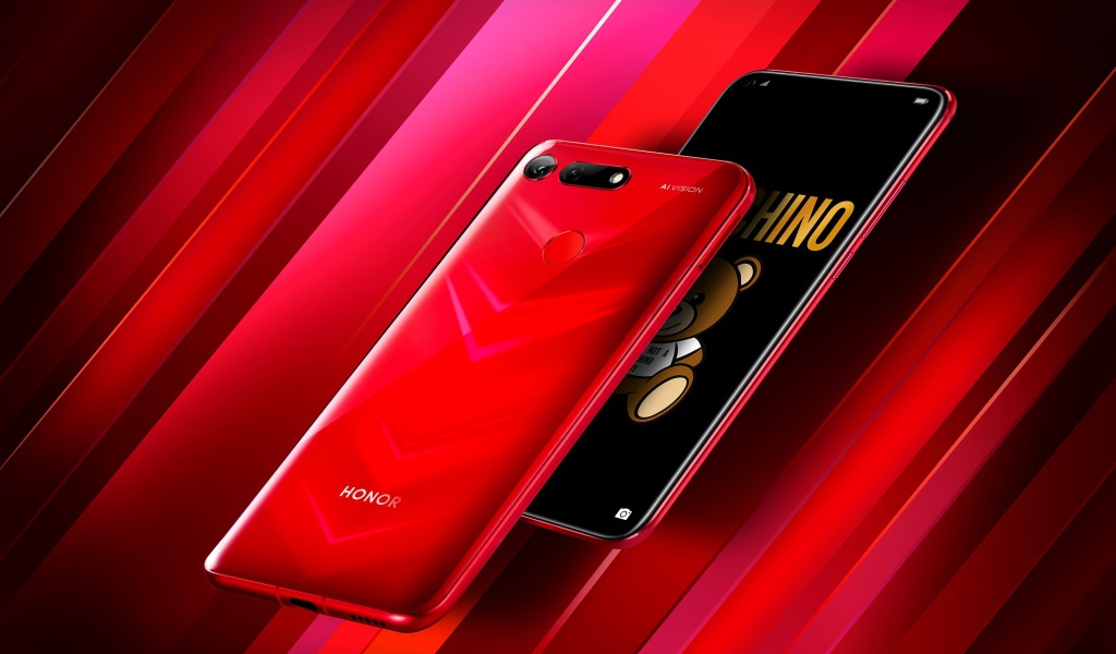 Стильный тонкий смартфон Honor View 20 на красном фоне
