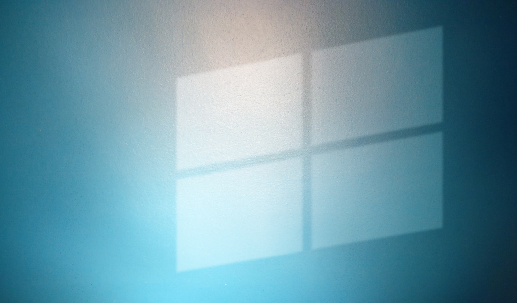 Окно операционной системы на голубом фоне