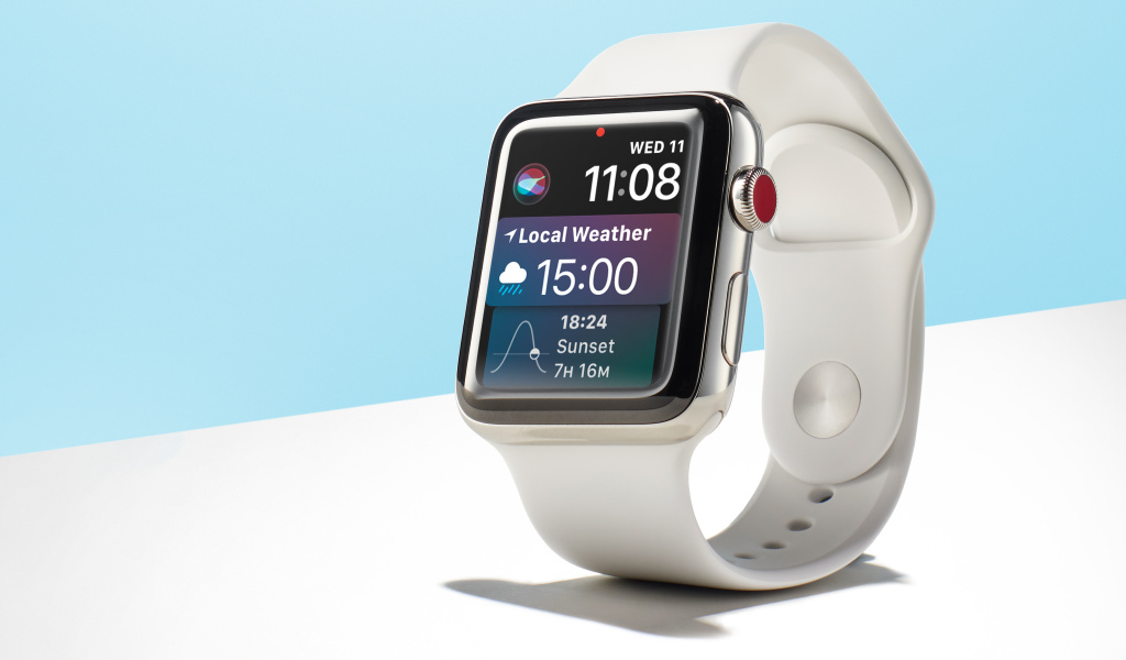 Смарт часы Apple Watch Series 4 на голубом фоне