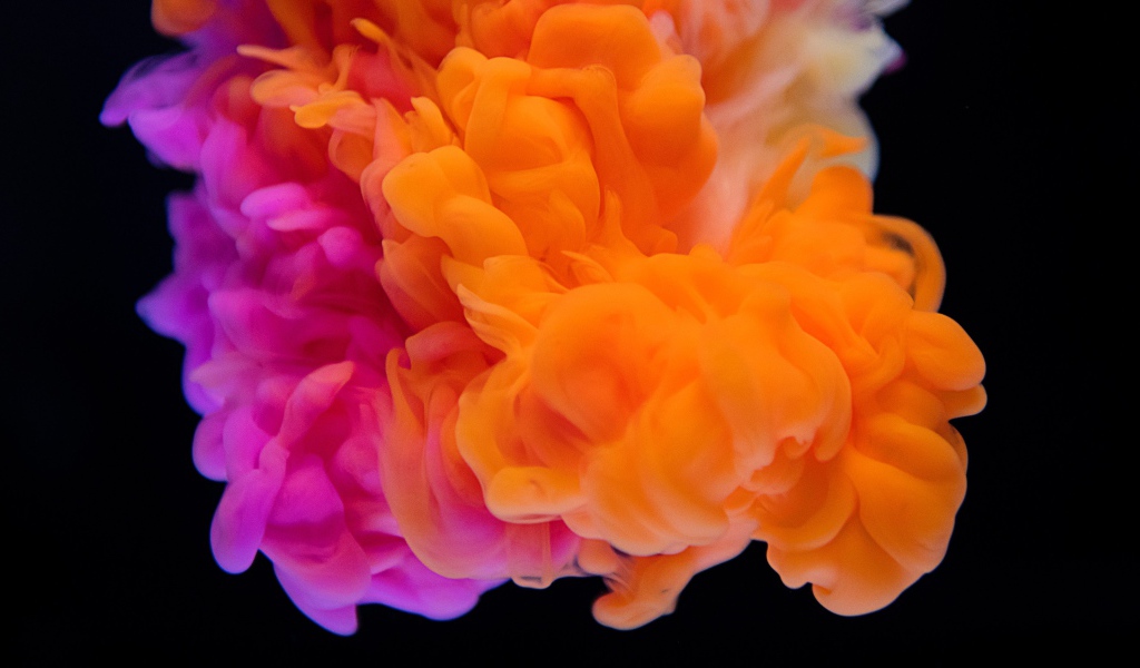 Оранжево -розовый дым на черном фоне 