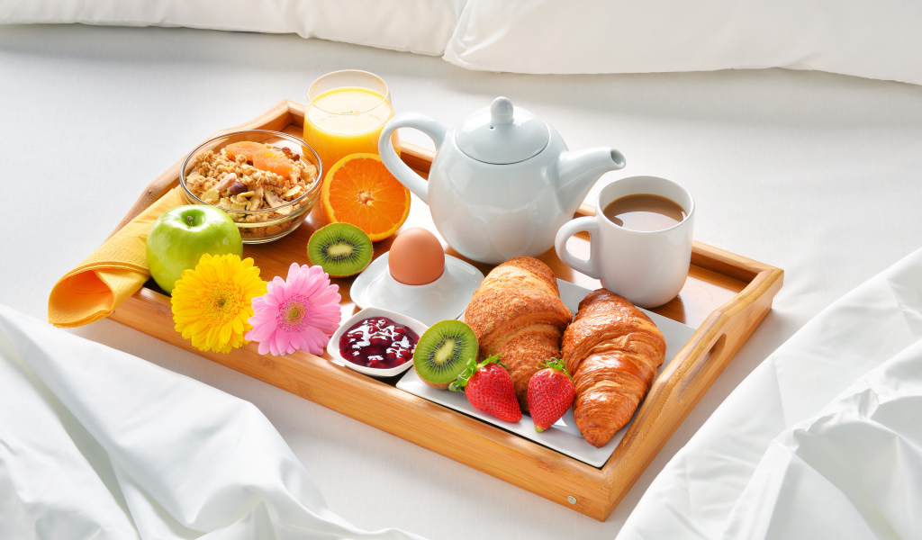 Завтрак для любимой в постель на подносе