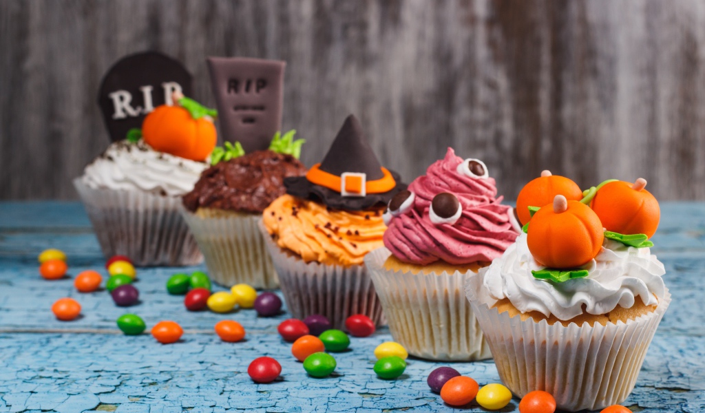Кексы с кремом угощения на праздник Хэллоуин 
