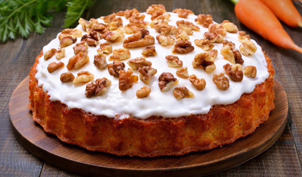 Морковный пирог со сметаной и грецкими орехами