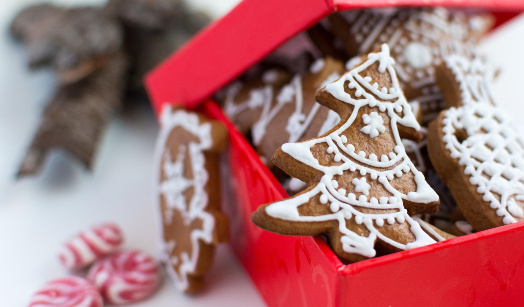Печенье елочки в красной коробке 