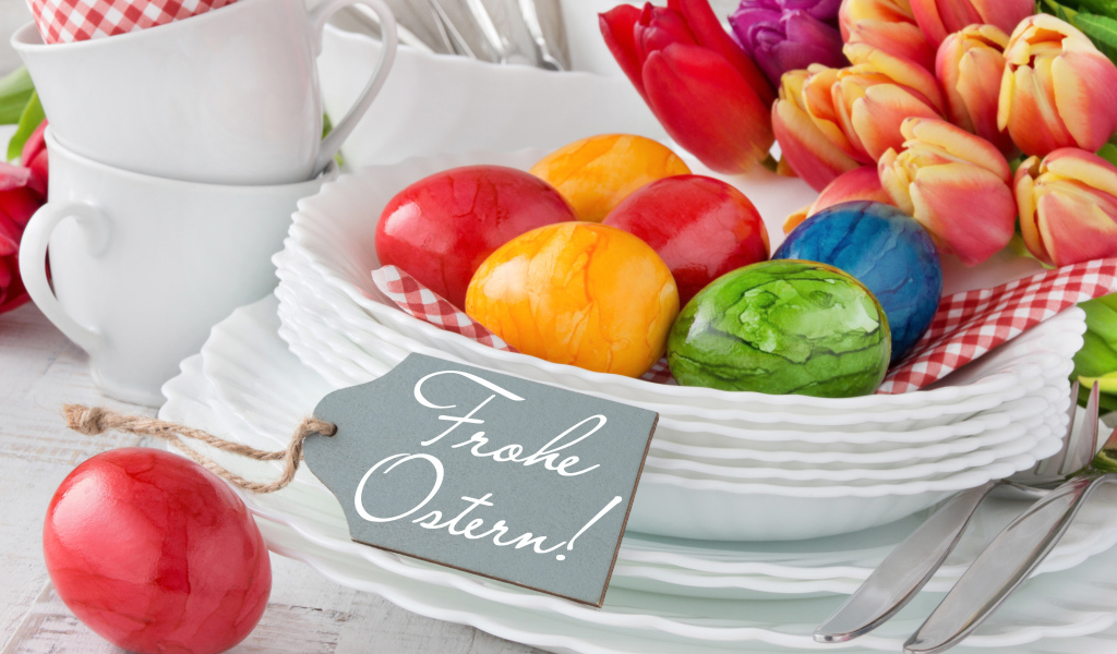 Пасхальные яйца с надписью Счастливой Пасхи на немецком языке