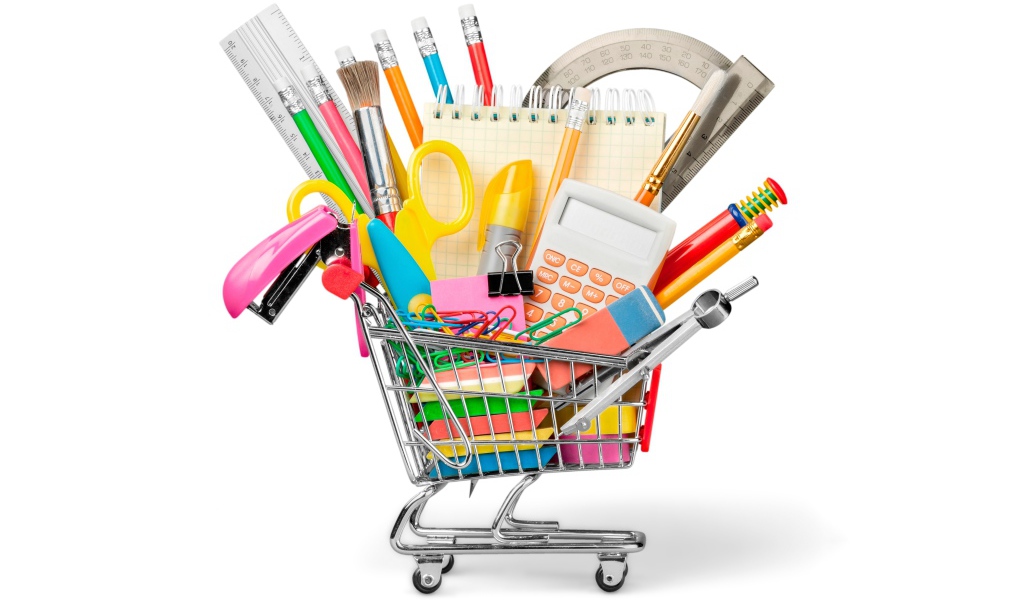Канцелярские школьные принадлежности в тележке на белом фоне