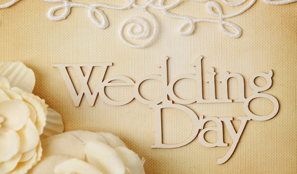 Надпись на свадьбу на бежевом фоне