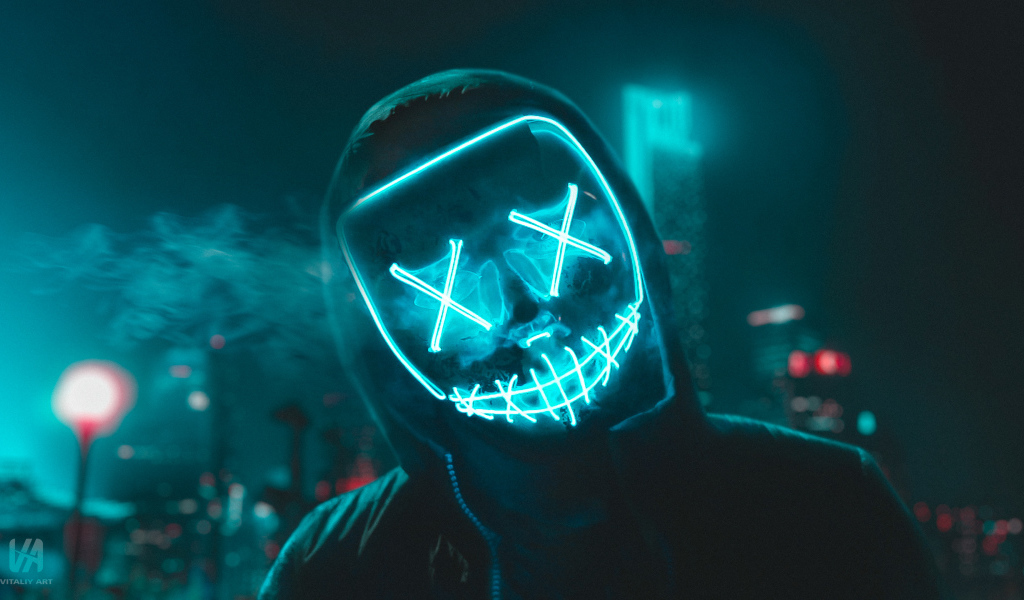 Парень в худи с неоновой маской 