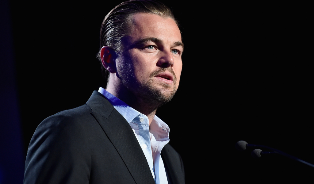 Актер Леонардо Ди Каприо у микрофона