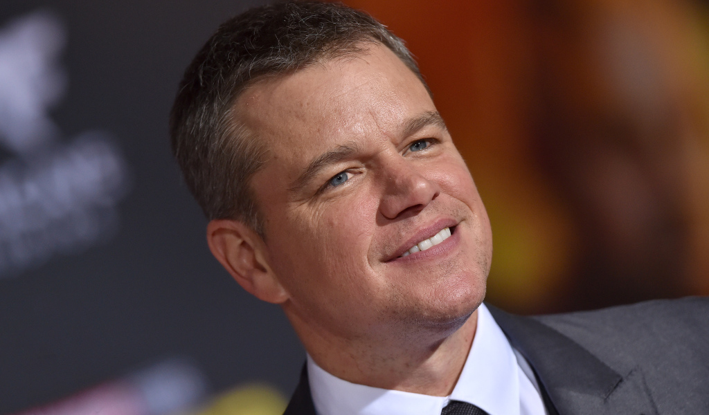 Актер Мэтт Деймон с красивой улыбкой