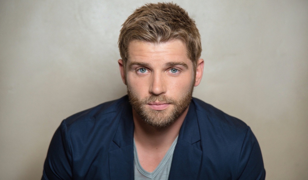 Голубоглазый мужчина, американский актер Майкл Фогель