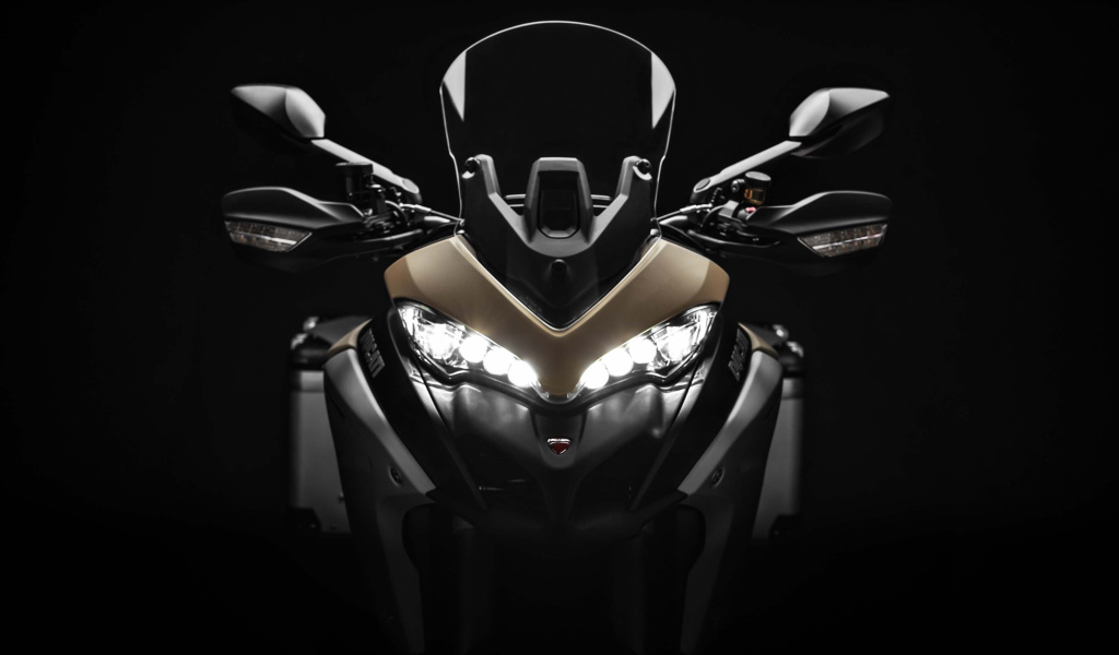 Мотоцикл Ducati Multistrada 1260 Enduro, 2019 вид спереди