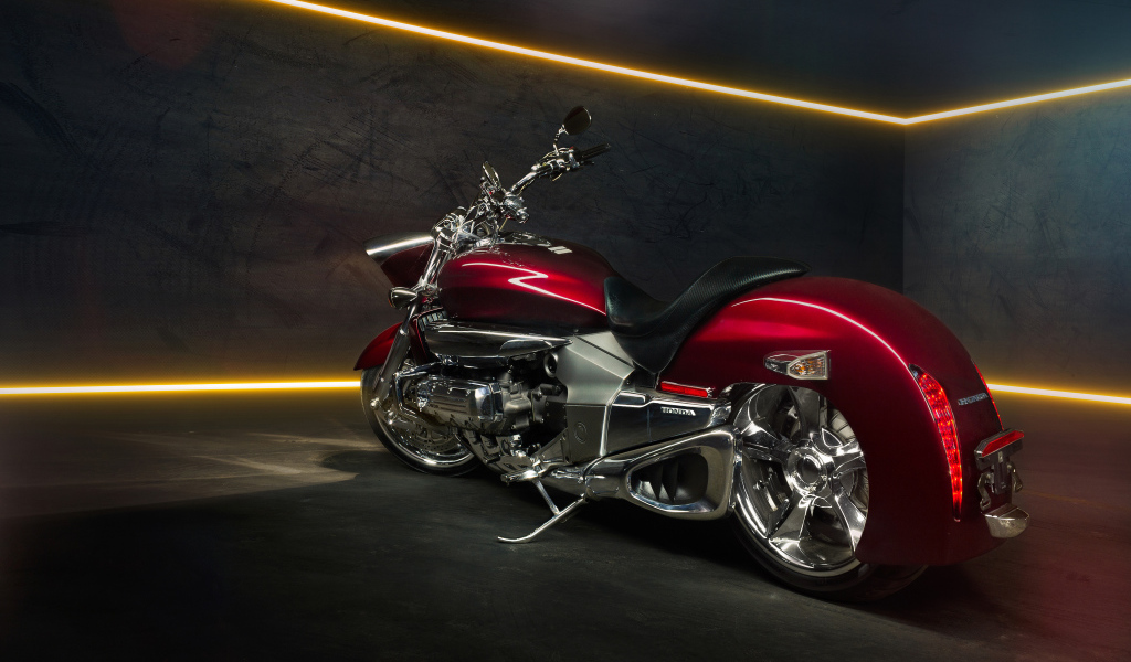 Большой мотоцикл Honda Valkyrie Rune 