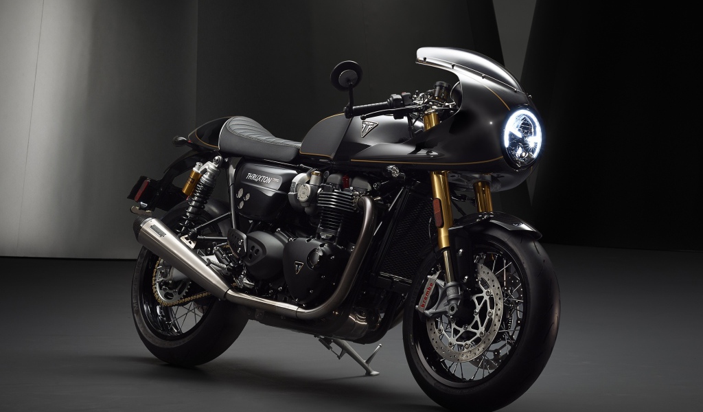 Черный мотоцикл Triumph Thruxton TFC 2019 года 