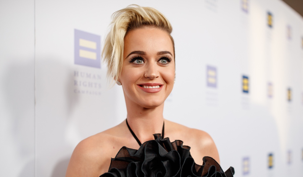 Красивая улыбающаяся девушка, певица Кэти Перри