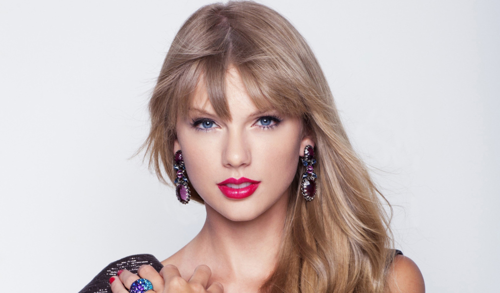 Яркая девушка, кантри исполнительница Тейлор Свифт
